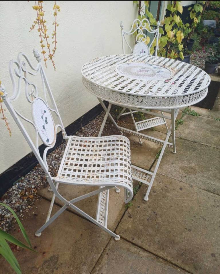 Bistro Table and 2 Chairs Metal Very sturdy 