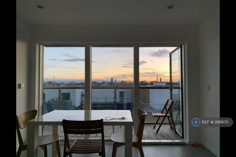 1 bedroom flat in Dance Square, London, EC1V (1 bed) (#2181670)