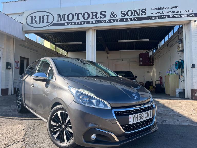 2018 Peugeot 208 Peugeot 208 1.2 PureTech 82 Tech Edition 5dr [Start Stop] HATCHBACK Petrol Manual