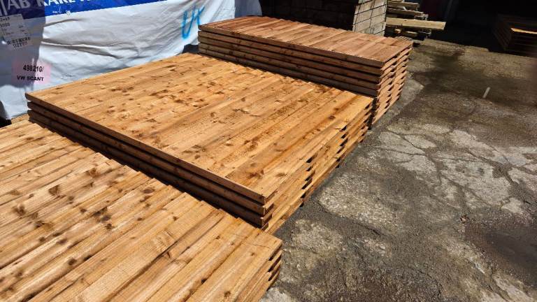 🌟 Heavy Duty Feather Edge Fencing Panels. Pressure Treated Brown. Made With 75 x 32mm Back Batons