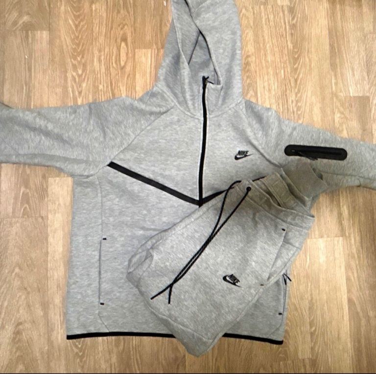 Nike techfleece size L