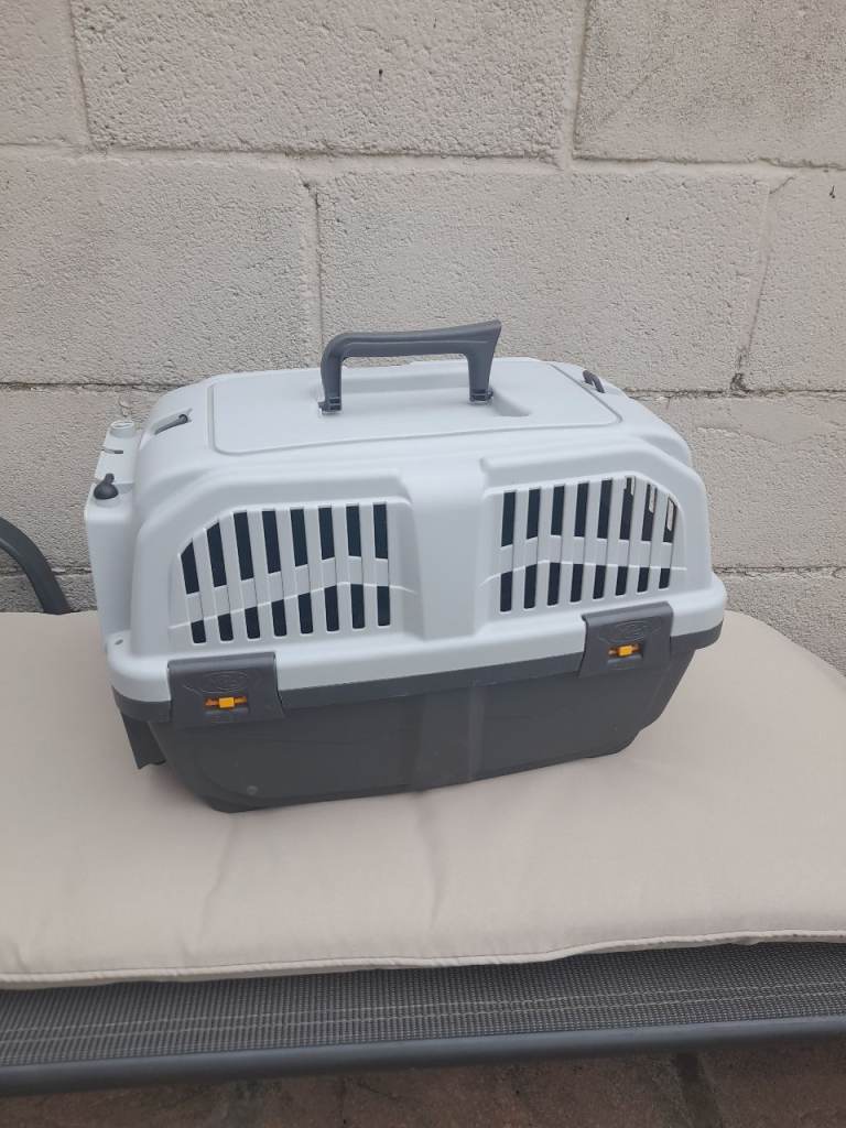 Pet carrier 