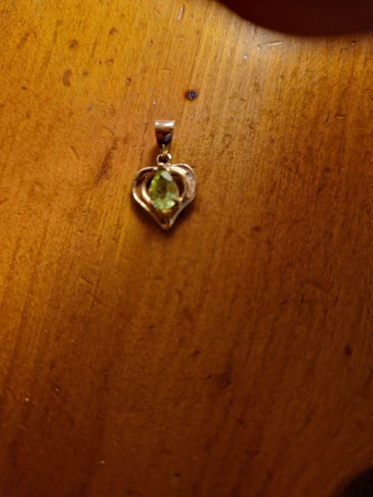 9ct Gold Peridot and Small Diamond Pendant Hallmarked Very Good Condition