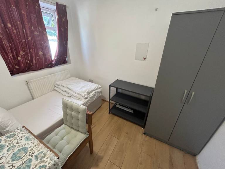 Single Room in flatshare - Queen Caroline Street, Hammersmith - All Bills Included