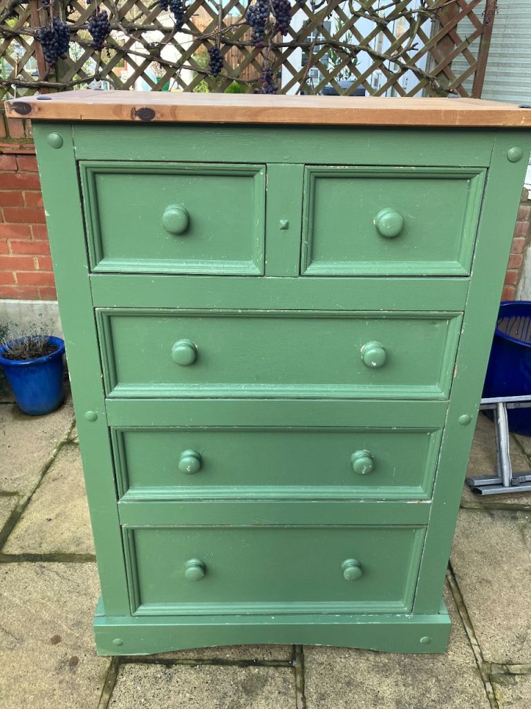Pine chest of drawers