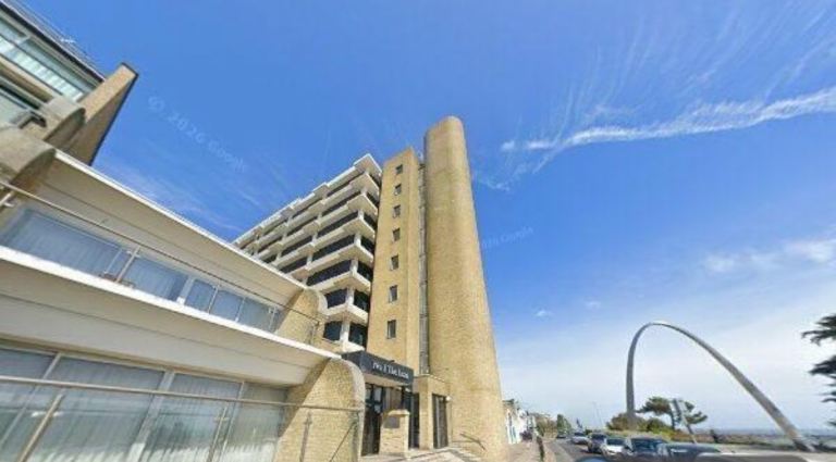 2 bedroom flat on the lease 