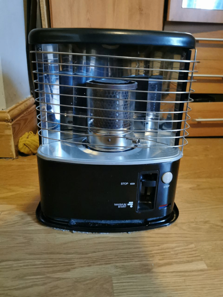 Tosai Model 241 Paraffin/Kerosene heater.  2.2kw.  Like new.  Bargain. Free 25l drums