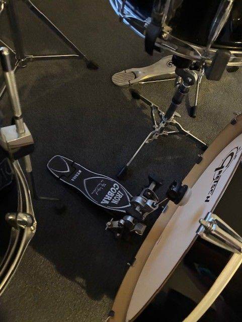 Gretsch Catalina drum kit drums in piano black lacquer