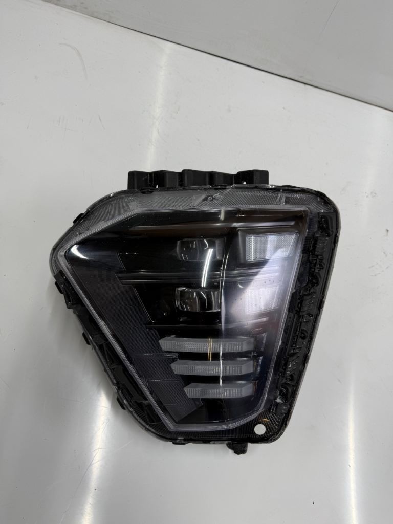 Hyundai Kona full matrix led headlight passenger side 2024 - 2026 