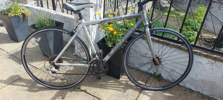 ADULTS BIKE, Carrera Valour road racing bike,  28in wheels