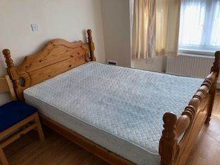 Double room for single FT employed person - No deposit – Cranford (Nr. Heathrow)