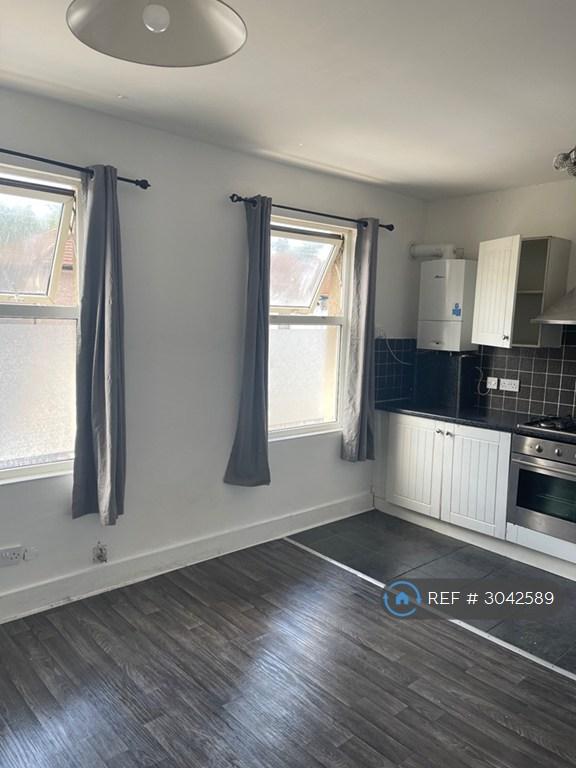 2 bedroom flat in Cobden Road, London, SE25 (2 bed) (#3042589)