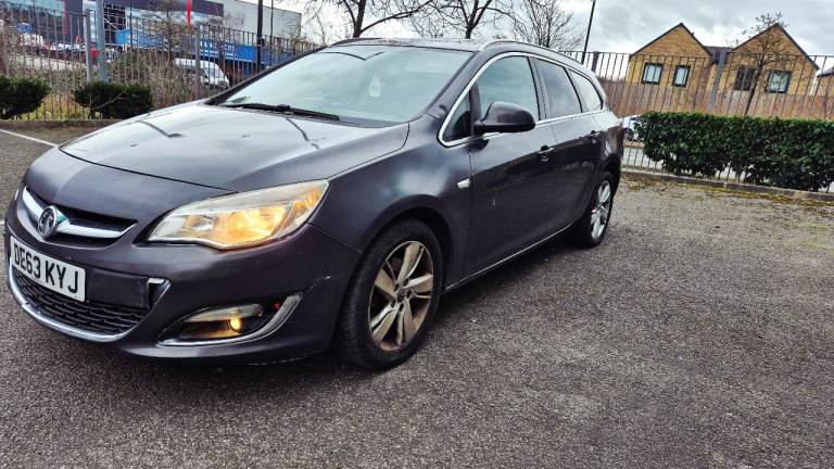 Vauxhall, ASTRA, automatic Estate, 2013, Semi-Auto, 1956 (cc), 5 doors