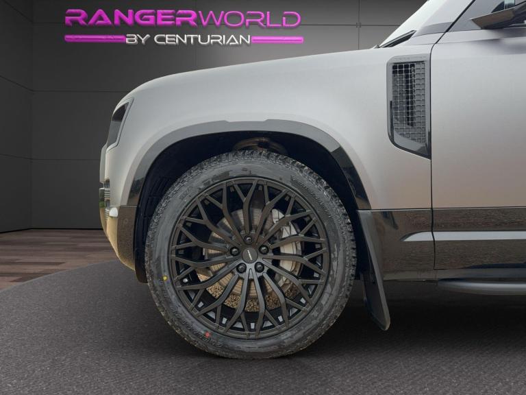  Land Rover Defender 110 3.0 D300 MHEV X-Dynamic HSE Auto 4WD Euro 6 (s/s) 5dr Diesel Automatic