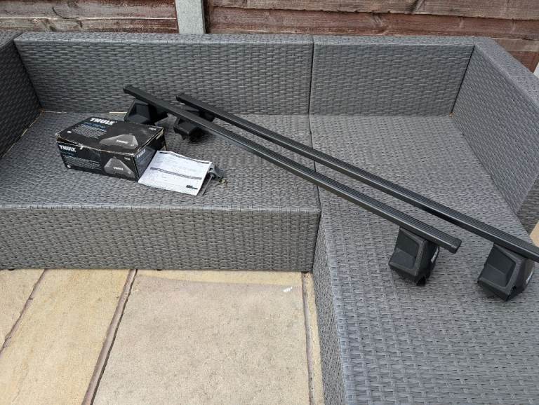 Thule roof bars/ foot pack and fitting kit 
