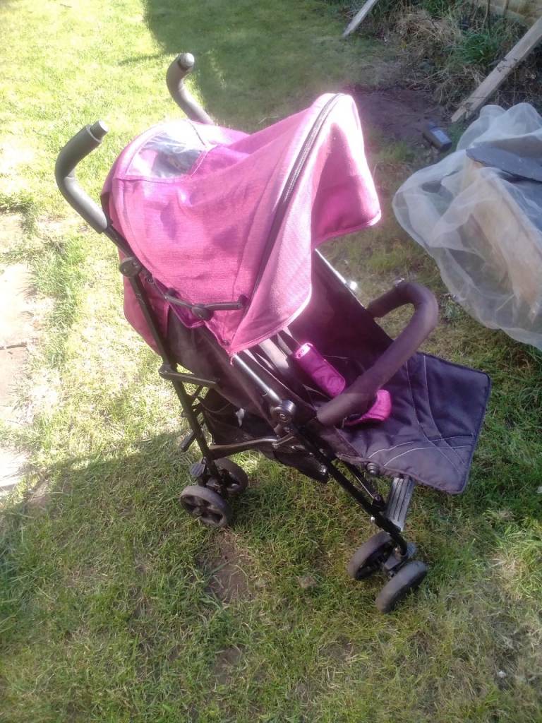 Cuggl fold down pushchair 