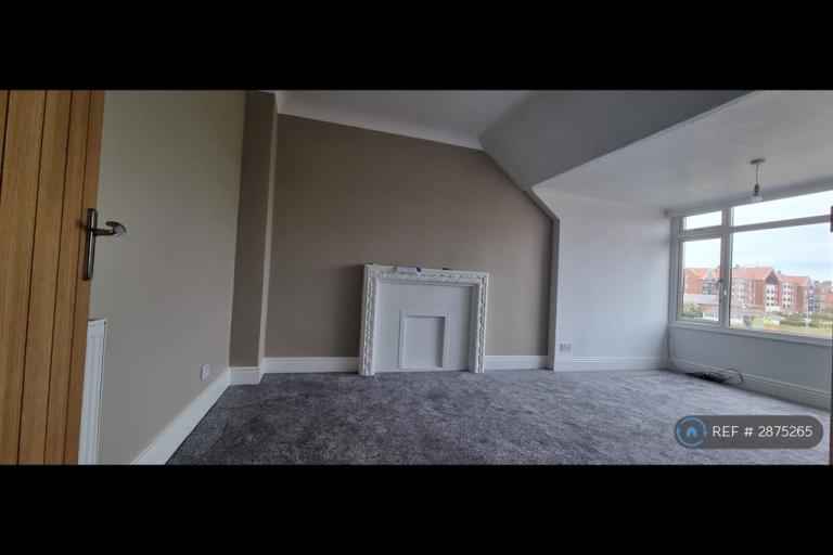 2 bedroom flat in Holbeck Road, Scarborough, YO11 (2 bed) (#2875265)