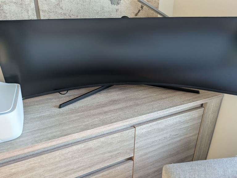 Samsung odyssey G9 47" wide-screen QLED gaming monitor 