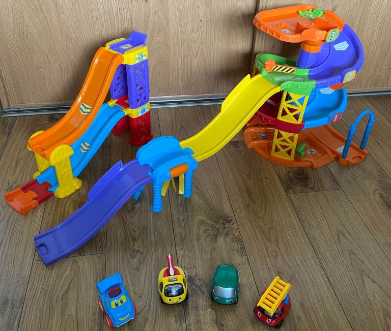 V TECH TOOT TOOT DRIVERS PARKING TOWER GARAGE + 3-IN-1 LAUNCH & PLAY RACEWAY + 4 CARS