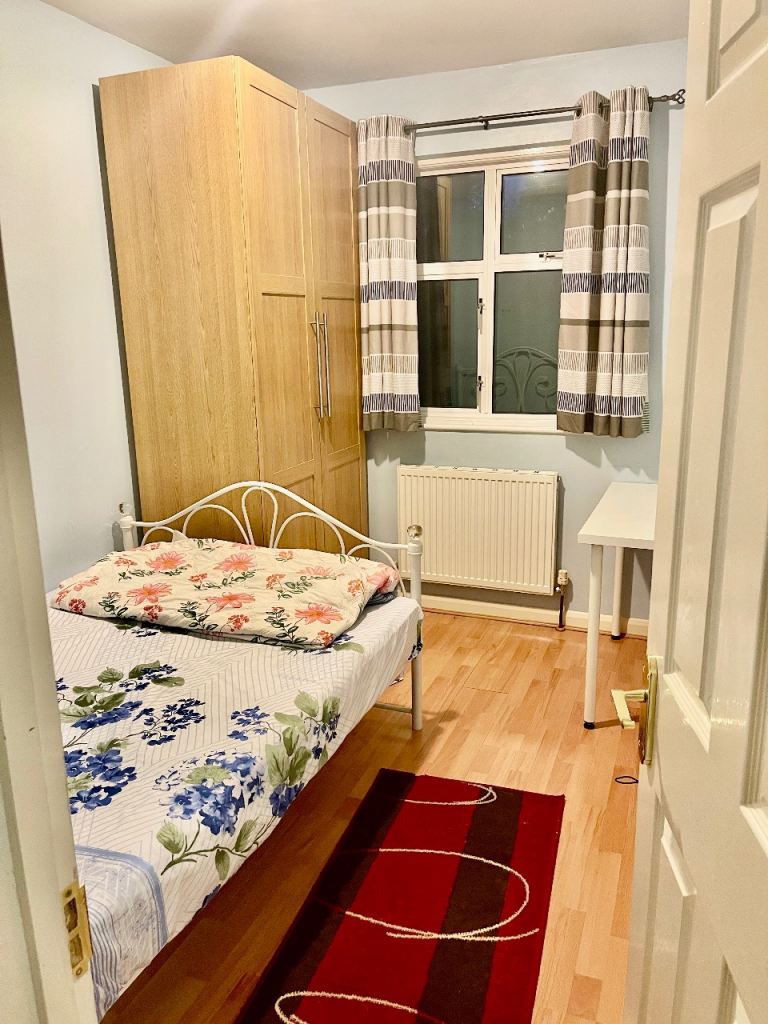 Comfortable Semi-Double Room to Rent in Sidcup - £625 PCM (All Bills Included)