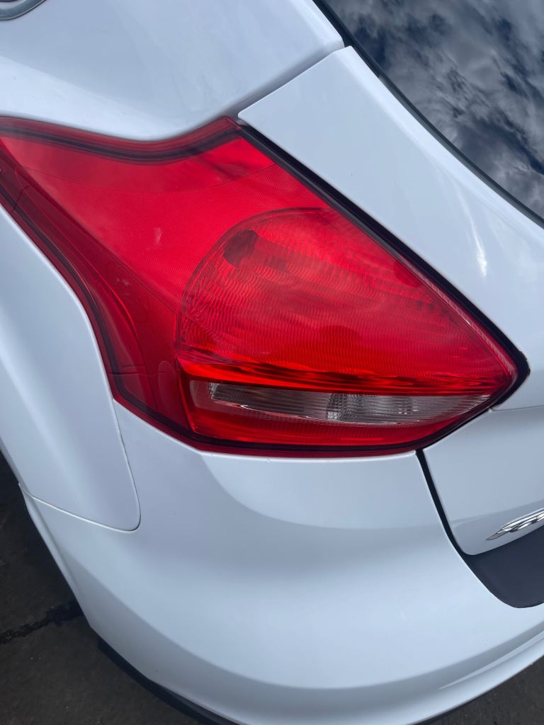 ford focus rear headlights