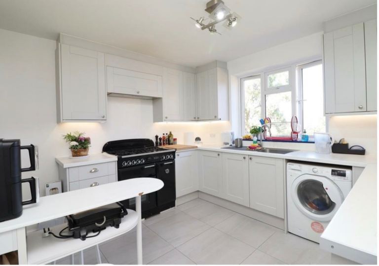 A STUNNING (RARE) Fully Refurbished Maisonette with very long lease – Borehamwood WD6  £375,000 ONO 
