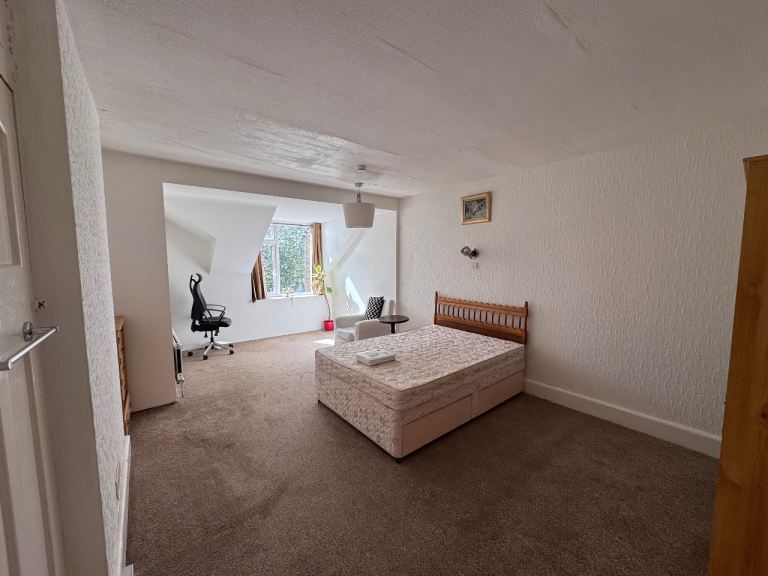 Very Large Double Room to Rent/Share