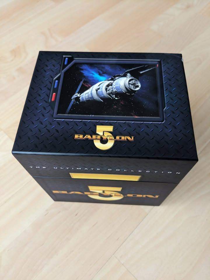 Babylon 5 dvd box set in excellent condition Collect Bramley Leeds LS13