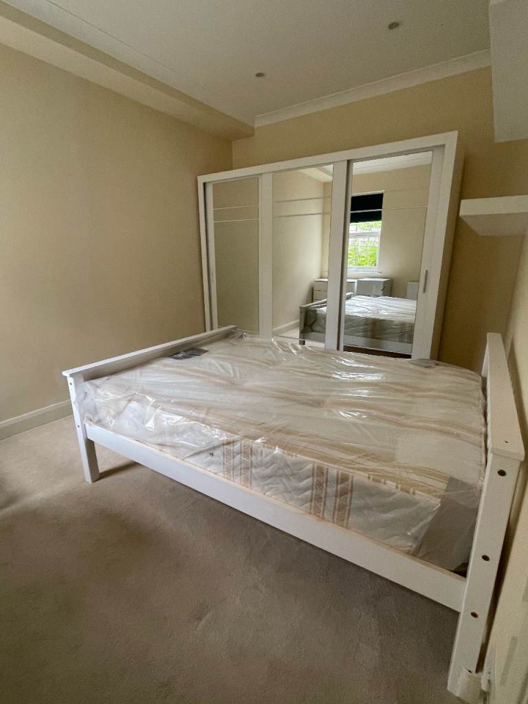 BEAUTIFUL LARGE DOUBLE ROOM FOR RENT IN HOUINSLOW CENTRAL