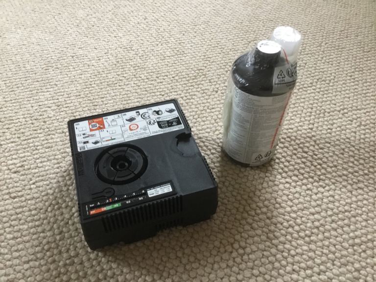 VW TYRE REPAIR KIT - AIR PUMP COMPRESSOR  & SEALANT Exp 02/2028. 