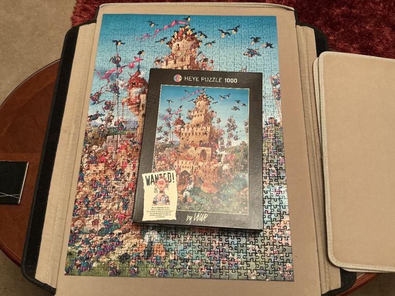 1000 piece jigsaw puzzle. Suzie
