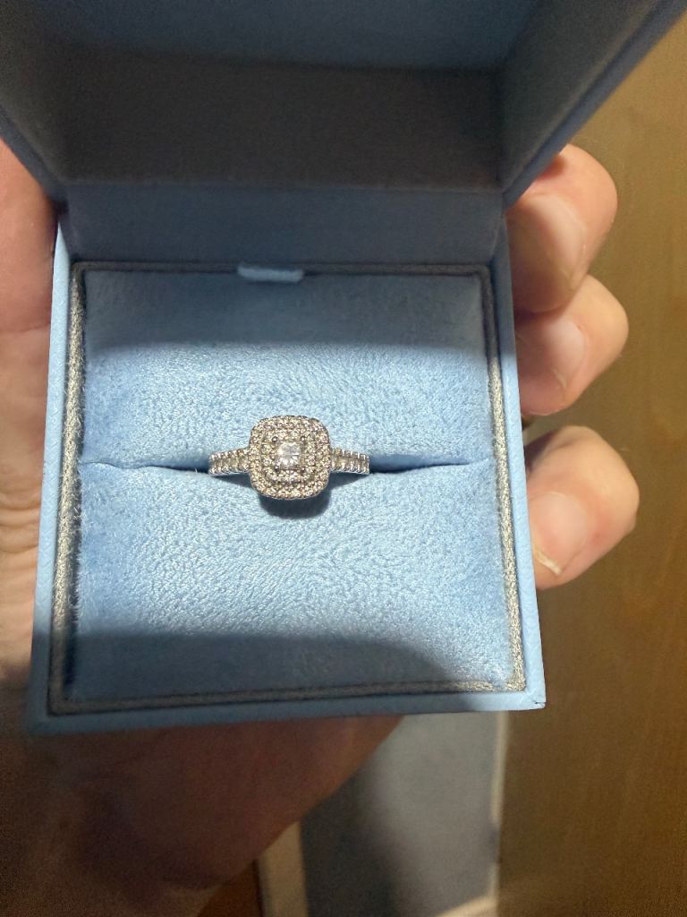 Engagement / Dress ring