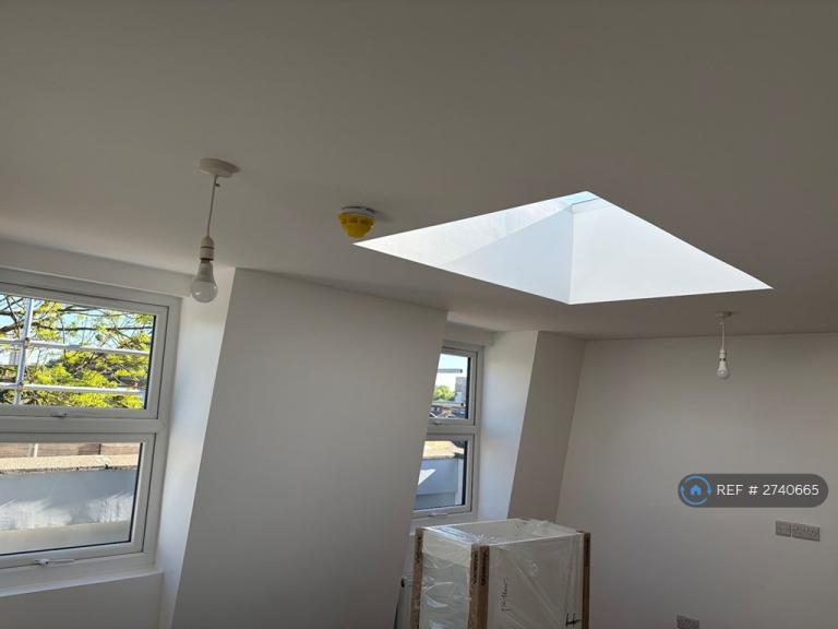 2 bedroom flat in Manbey Grove, London, E15 (2 bed) (#2740665)