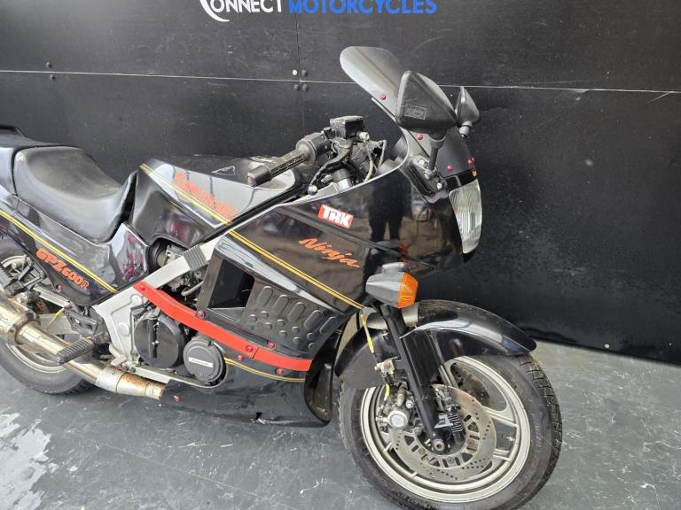 KAWASAKI GPZ 600 R PROJECT BIKE HPI CLEAR