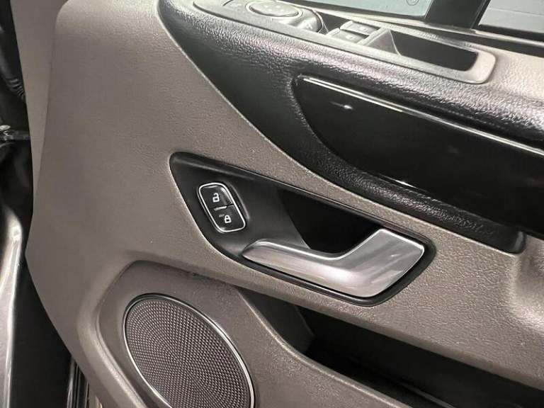 2022 Ford Tourneo Custom 2.0 EcoBlue Hybrid 185ps L/R 8 Seater Titanium X MPV DIESEL Manual