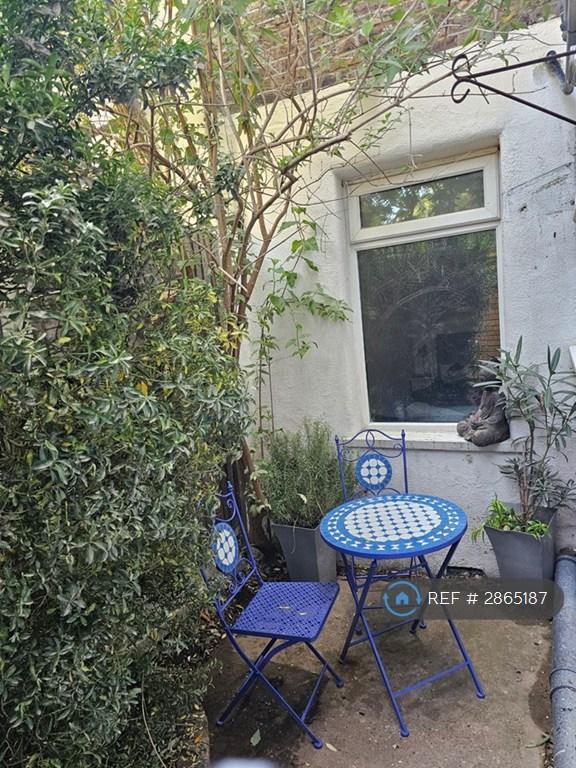 3 bedroom flat in Southchurch Ave, Southend, SS1 (3 bed) (#2865187)