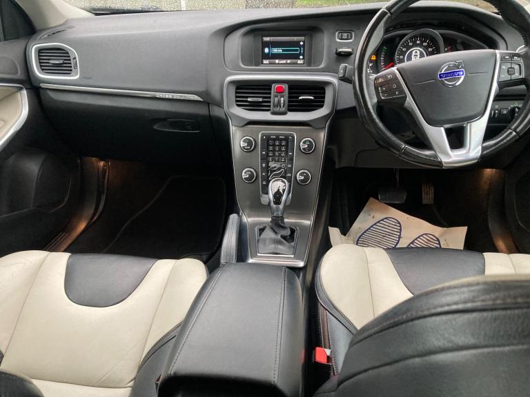 2015 Volvo V40 D2 [120] Cross Country Lux 5dr Geartronic HATCHBACK DIESEL Automatic