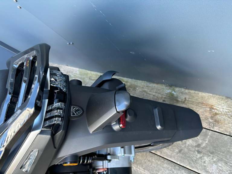 Peugeot Tweet 125 Automatic Twist and Go Scooter PCX125 NMAX