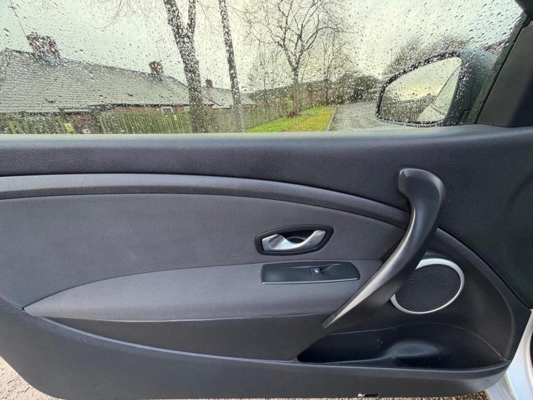 2011 Renault Megane 1.6 16V Dynamique TomTom Euro 5 3dr COUPE Petrol Manual