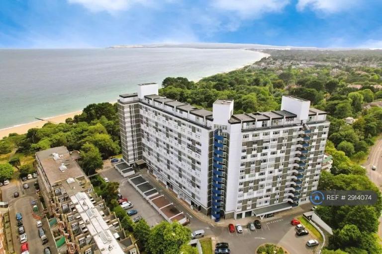 2 bedroom flat in West Cliff Road, Bournemouth, BH2 (2 bed) (#2914074)
