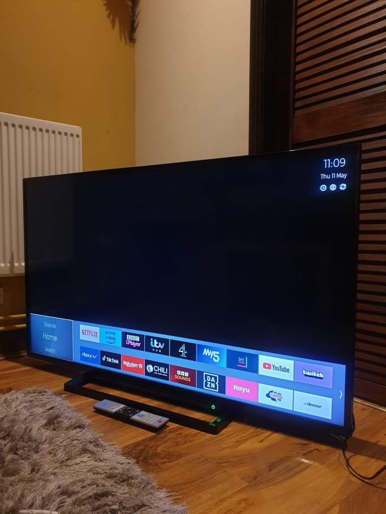 43"TOSHIBA 4K SMART WIFI LED TV PERFECT WORKING 115£