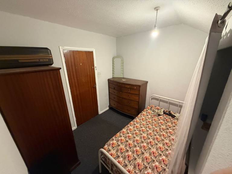 Furnished clean single box room for Female