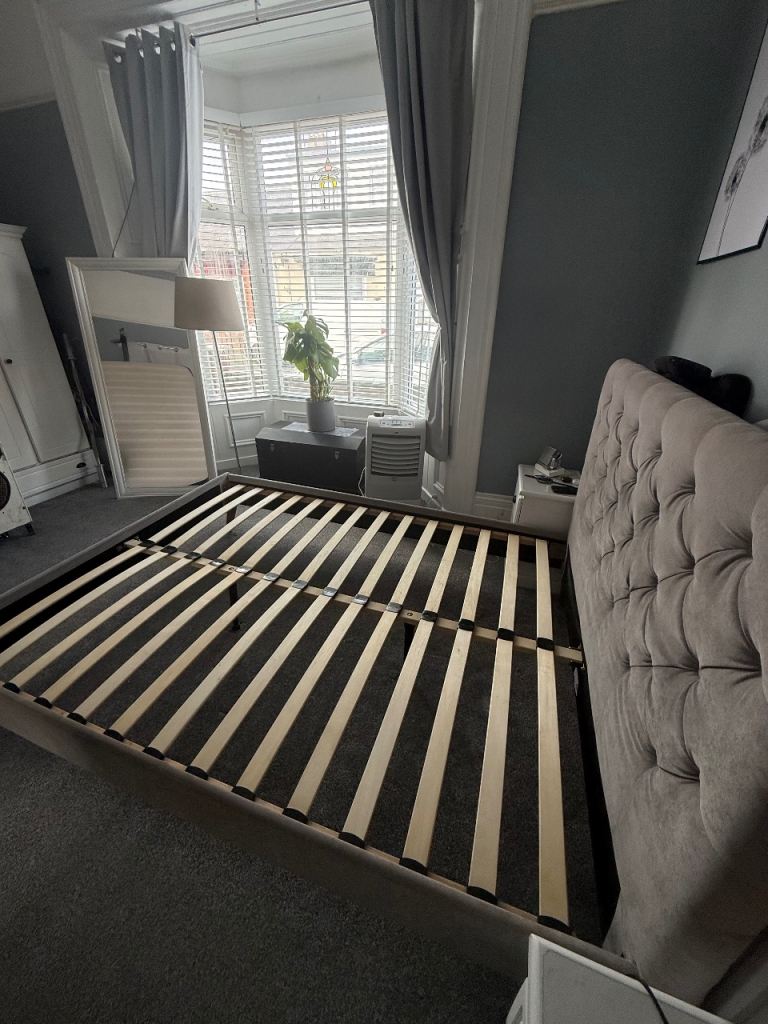 Kingsize bed frame