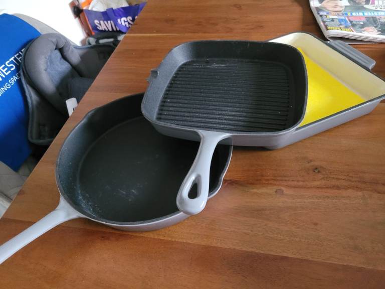 Cast iron set of 3 cookware