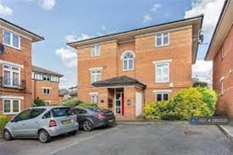 3 bedroom flat in Miller Court, London, NW4 (3 bed) (#2952335)