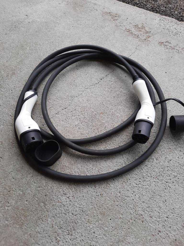 Vehicle charging cable