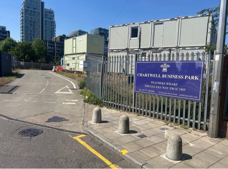 YARD to LET / WANDSWORTH 