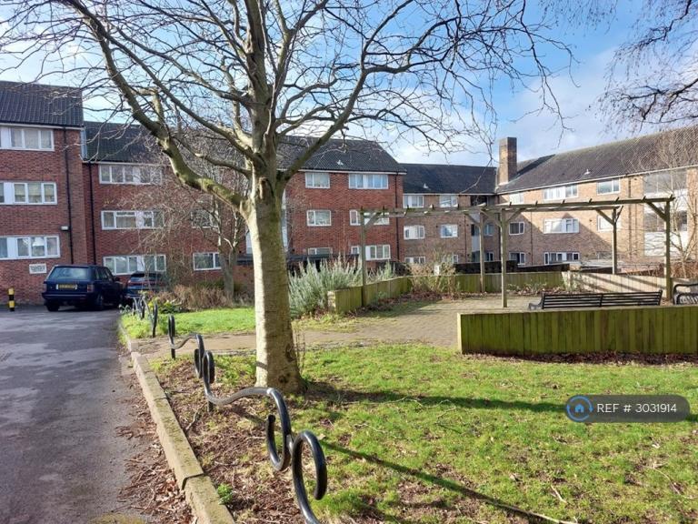 2 bedroom flat in Grafton Court, Nottingham, NG7 (2 bed) (#3031914)