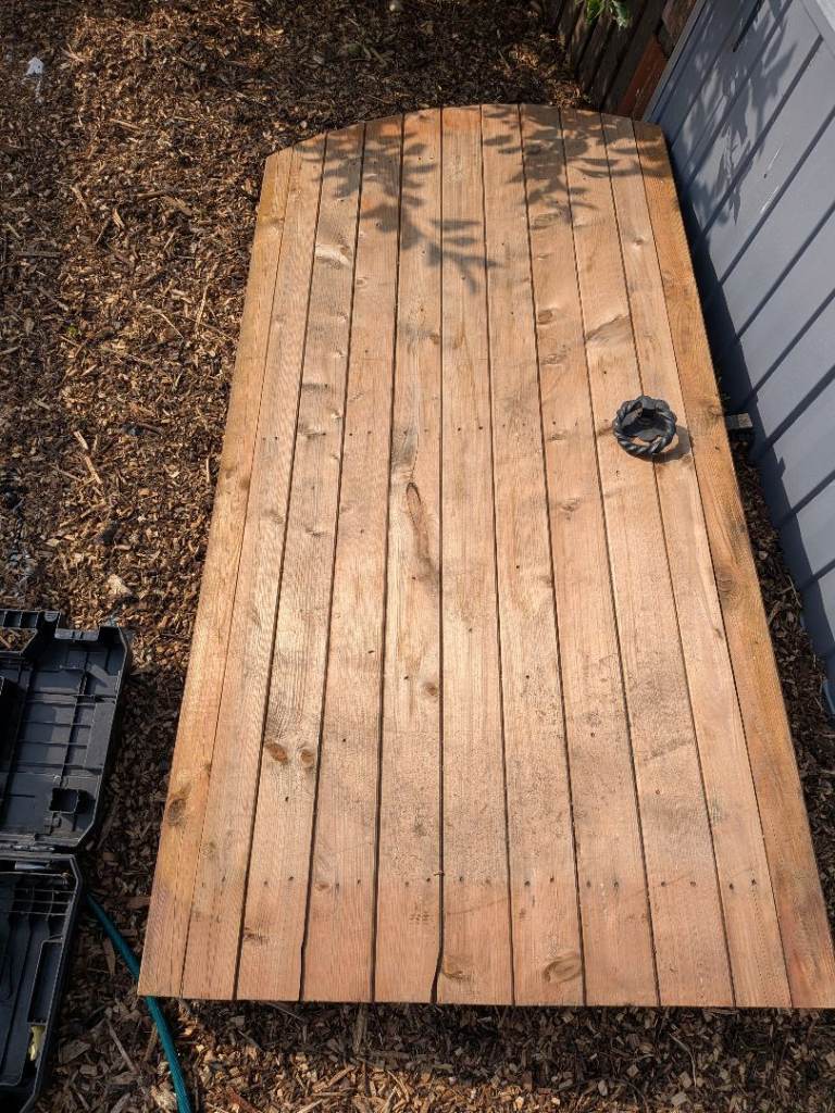 Wooden Garden Gate with Round Top – Good Condition