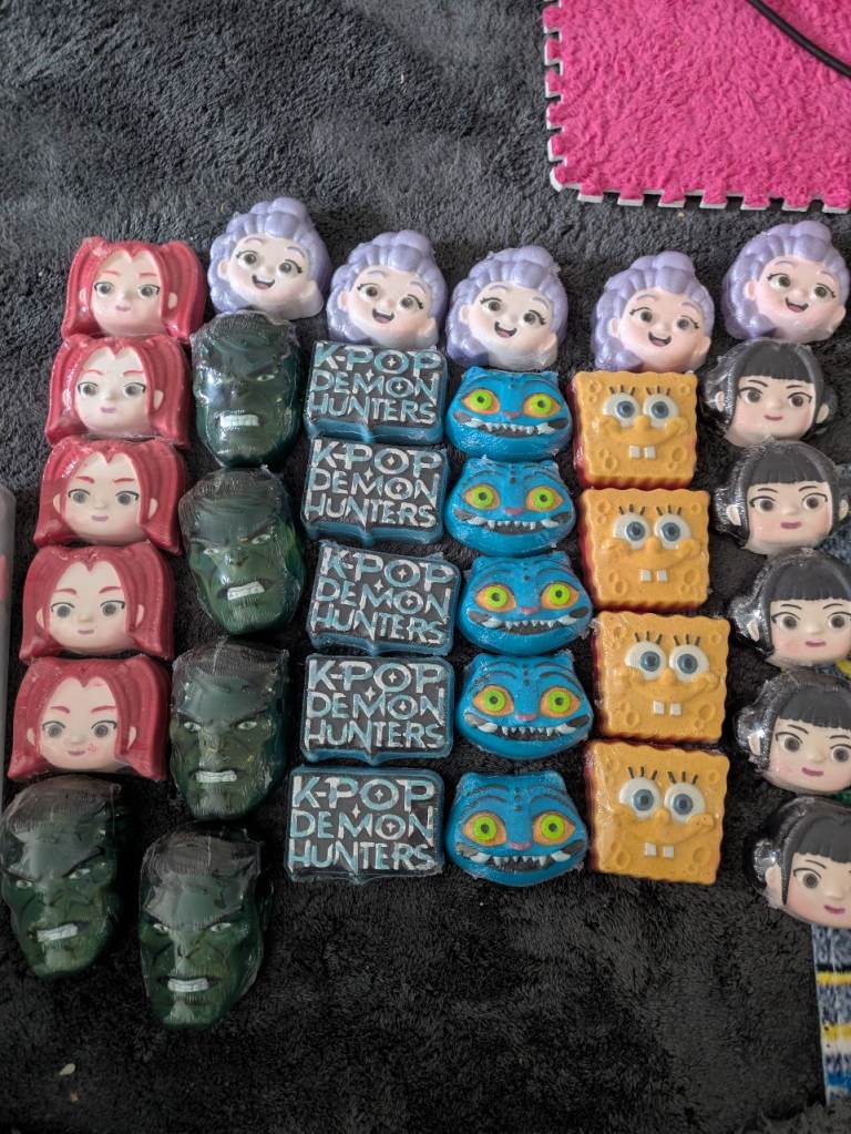 Huge range of bath bombs 1 per order 